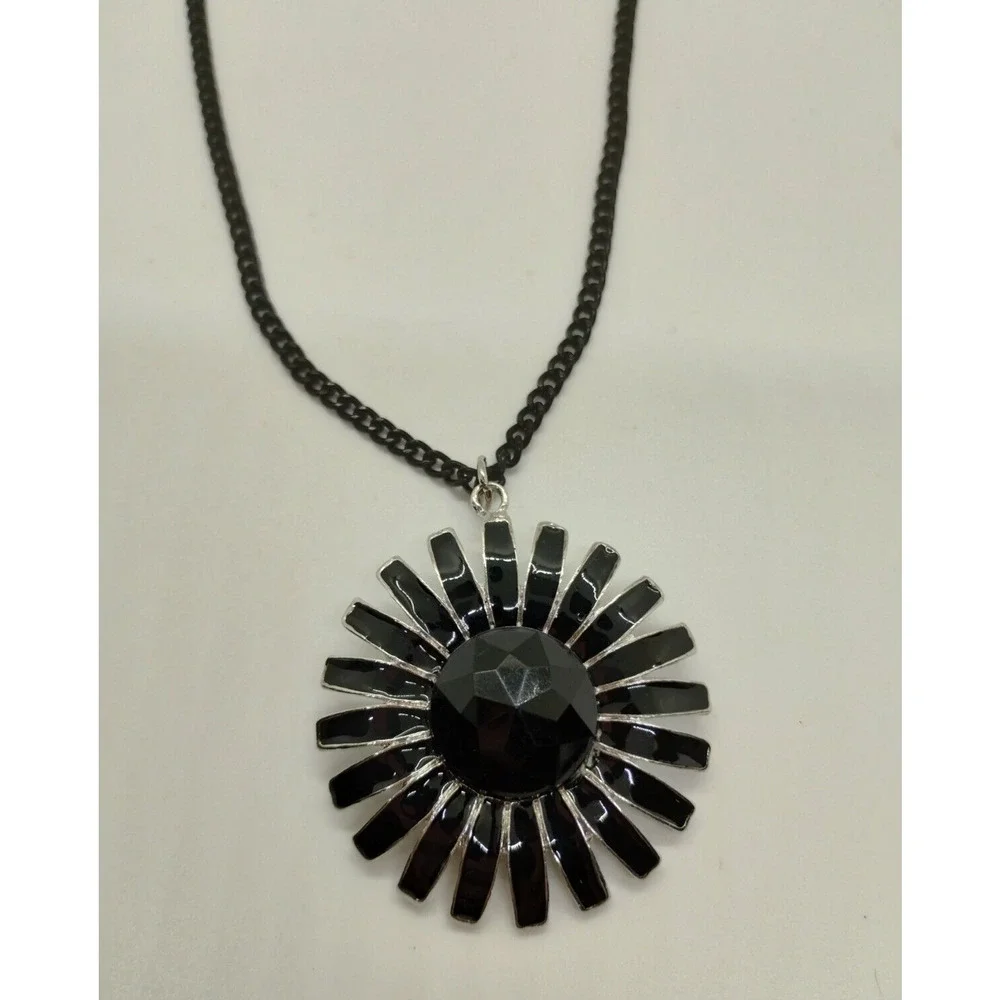 Daisy silver black